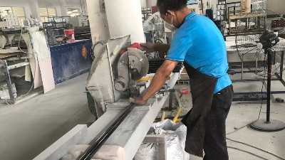 玻璃鋼型材切割現(xiàn)場(chǎng)